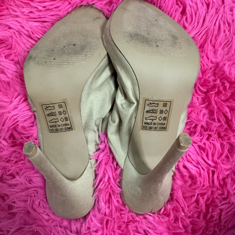 Qupid Tan Mules Minimalist Suede-Like Design - size 9 - Picture 5 of 7